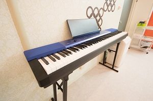 国分寺 レンタルスタジオ は キーボード があるので リトミック 声楽 コーラス ができる。